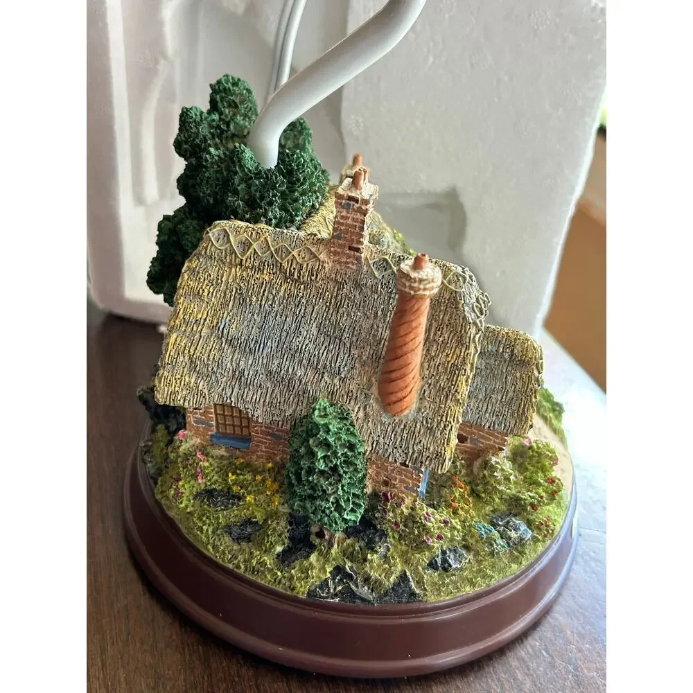 New Thomas Kinkade Everett's Cottage Table Lamp